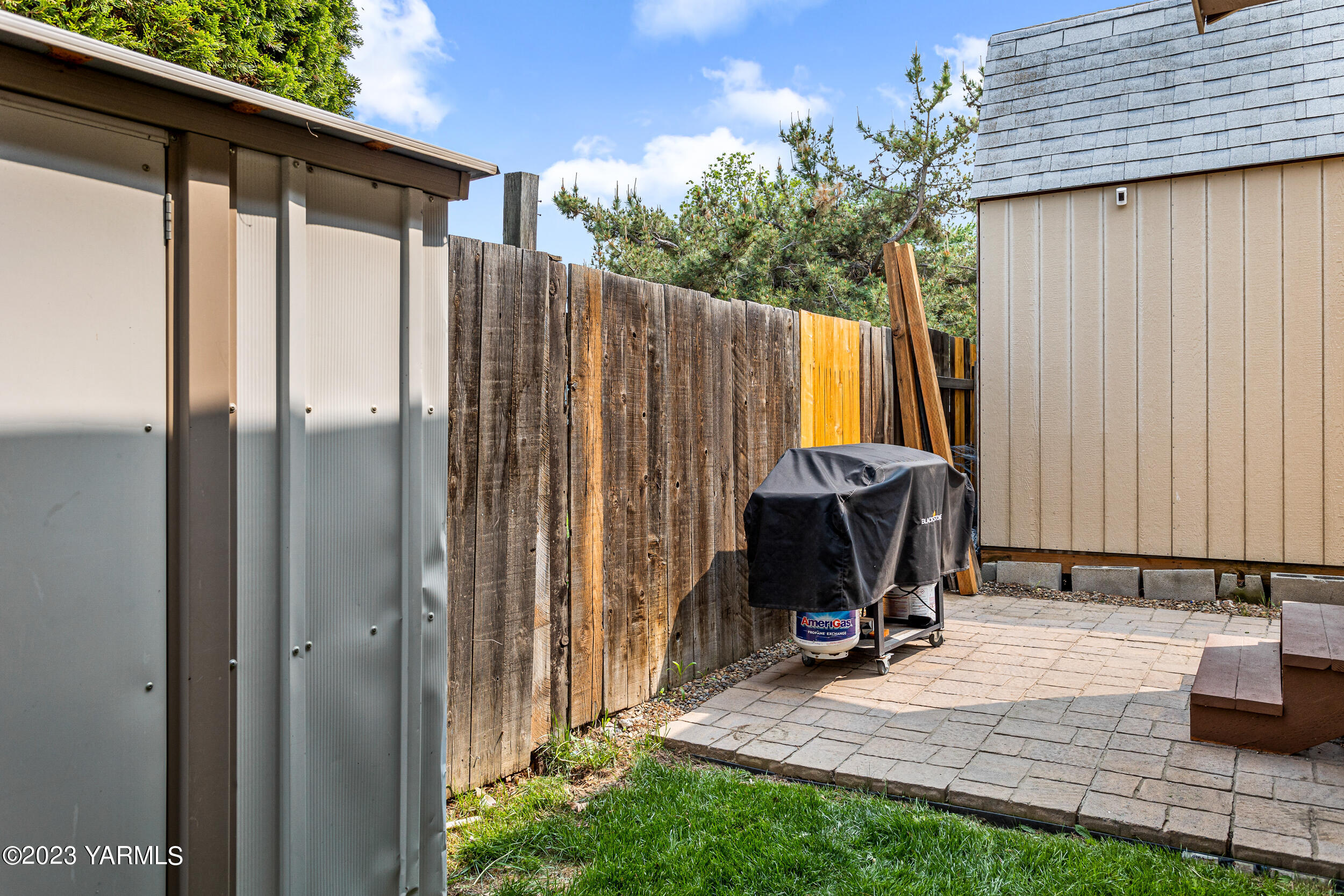 202 West Charron Road Moxee, WA 98936 - Photo 34 of 39 a view of outdoor space with seating area