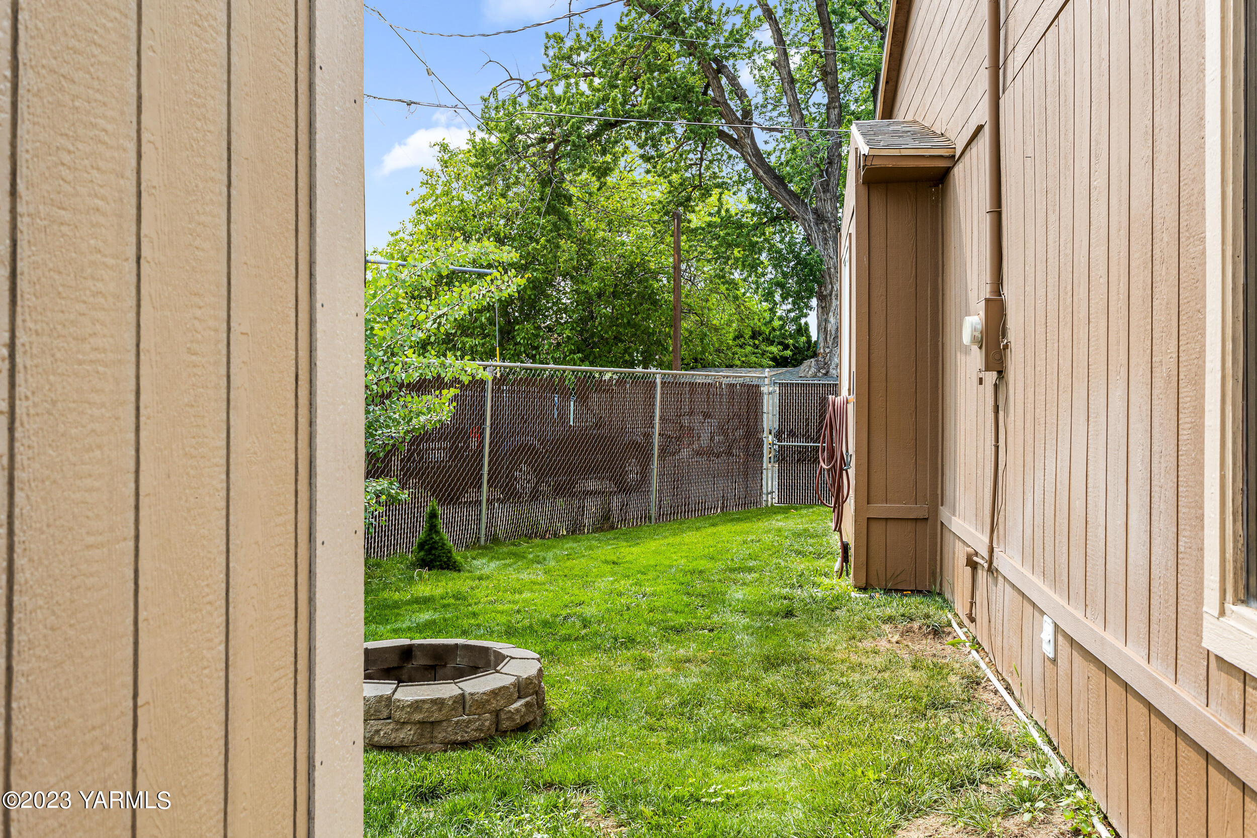 202 West Charron Road Moxee, WA 98936 - Photo 35 of 39