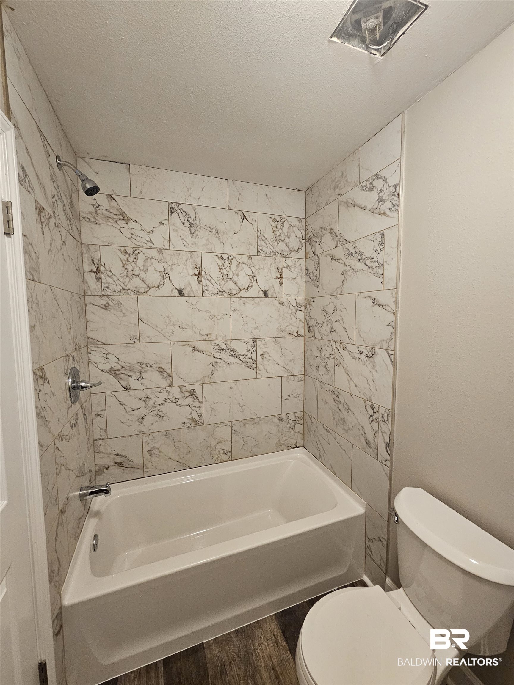 343 Ridgewood Drive Daphne, AL 36526 - Photo 19 of 26 Bathroom