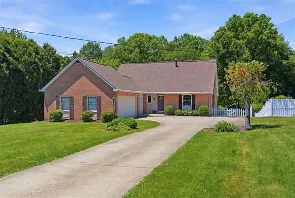 $299,900 | 644 South Buhl Farm Drive, Hermitage, PA 16148