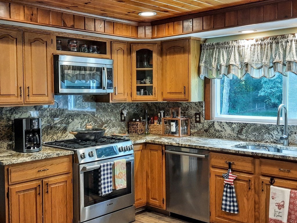 152 Wapping Road Kingston, MA 02364 - Photo 8 of 34 Gallery Image 8