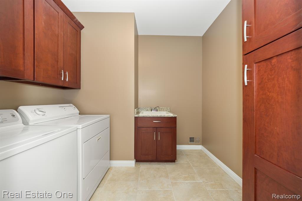630 Lockmoore Court Rochester Hills, MI 48307 - Photo 29 of 65