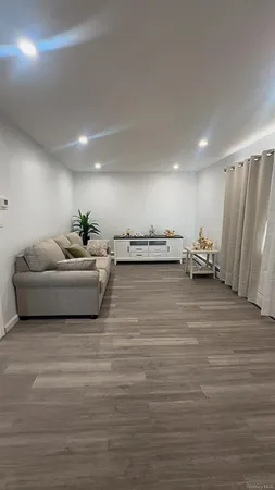 $3,500 | 161 Nassau Lane, Island Park, NY 11558