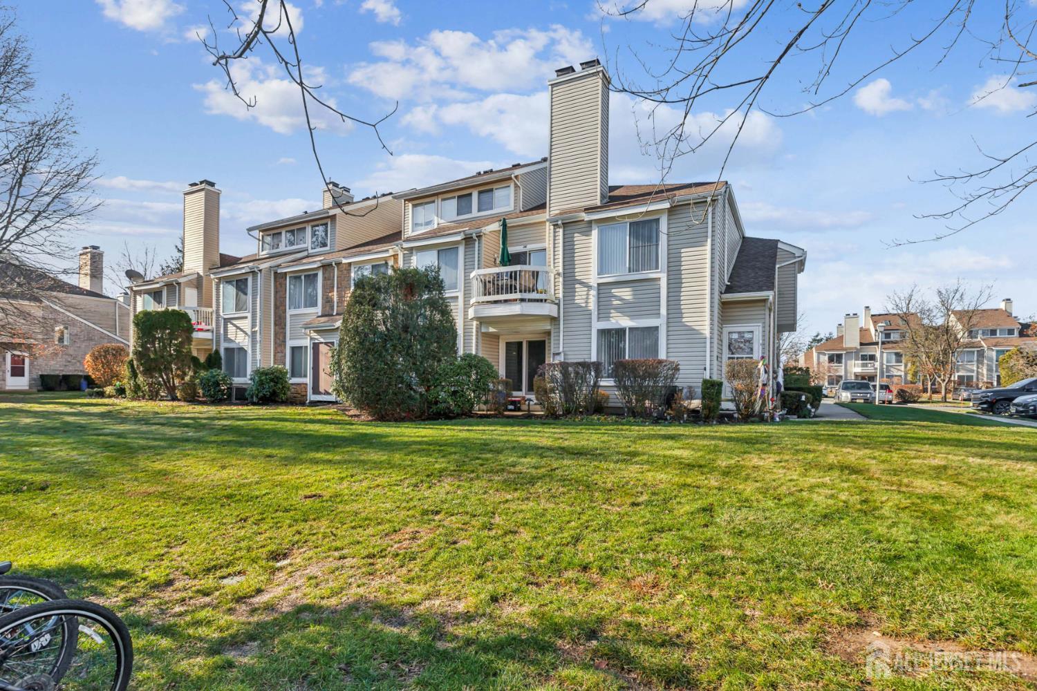 36 Farnham Square Parlin, NJ 08859 - Photo 1 of 31