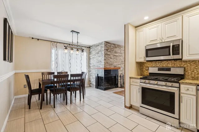 $449,000 | 36 Farnham Square, Parlin, NJ 08859