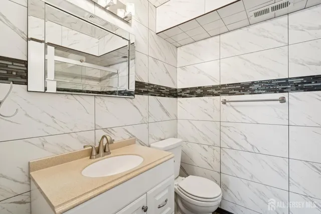 $449,000 | 36 Farnham Square, Parlin, NJ 08859