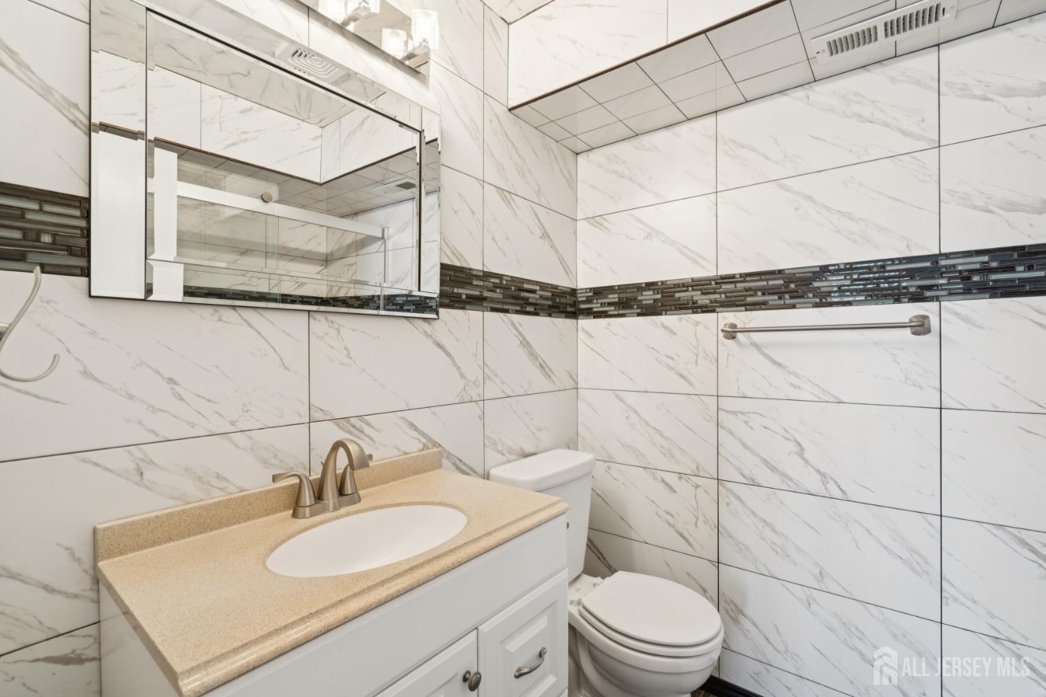 36 Farnham Square Parlin, NJ 08859 - Photo 21 of 31