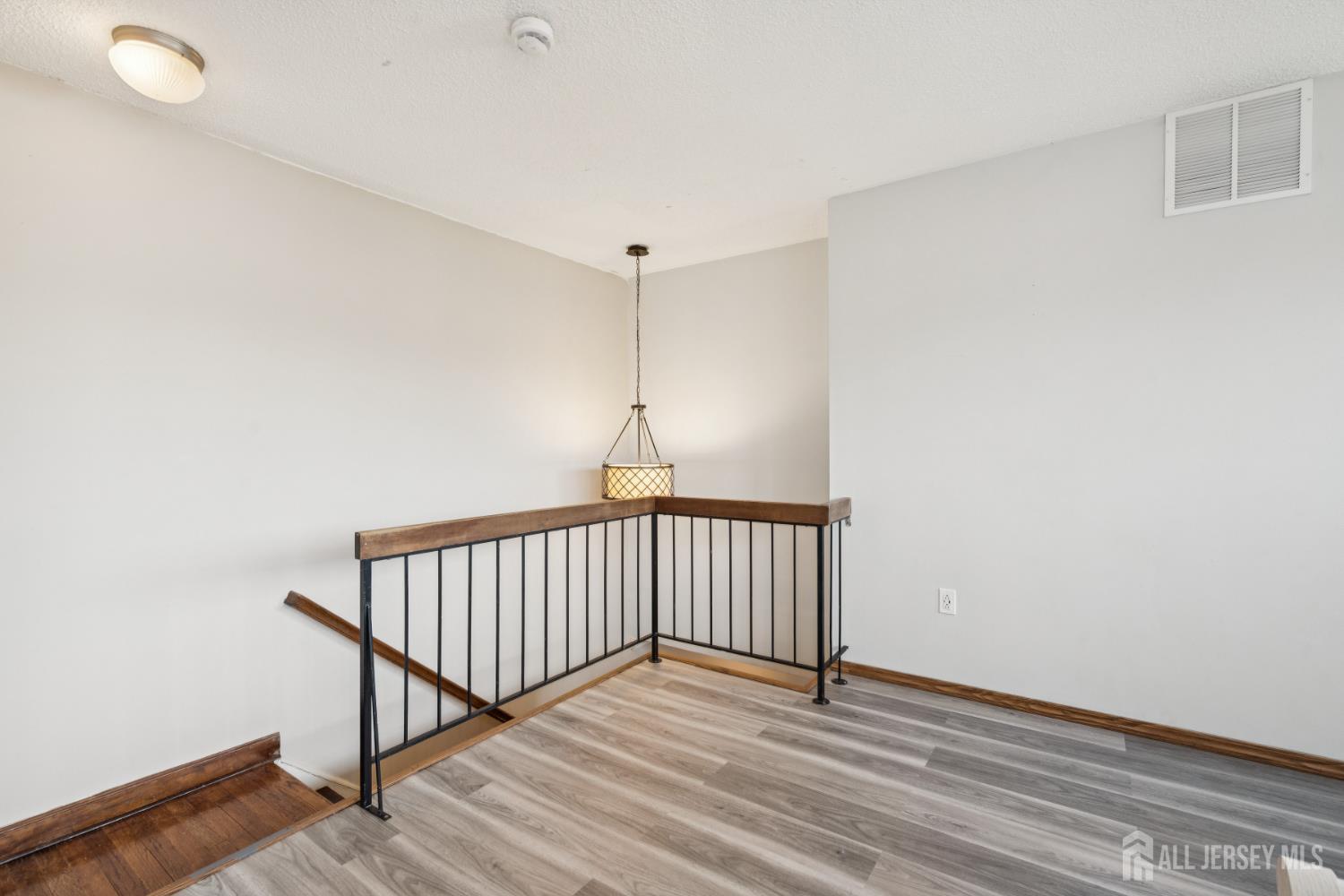 36 Farnham Square Parlin, NJ 08859 - Photo 29 of 31