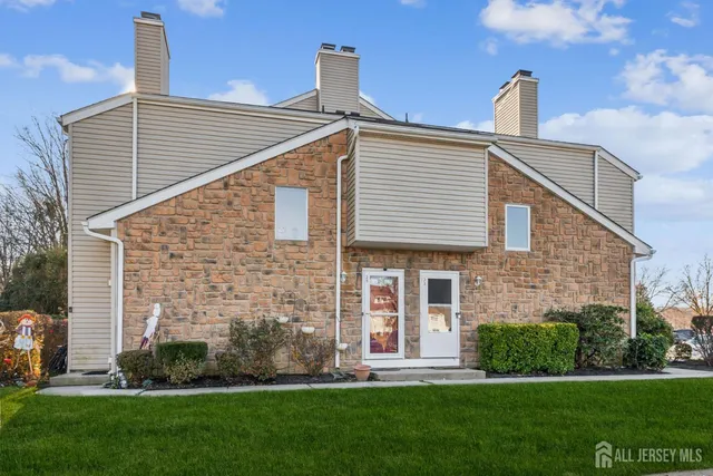 $449,000 | 36 Farnham Square, Parlin, NJ 08859