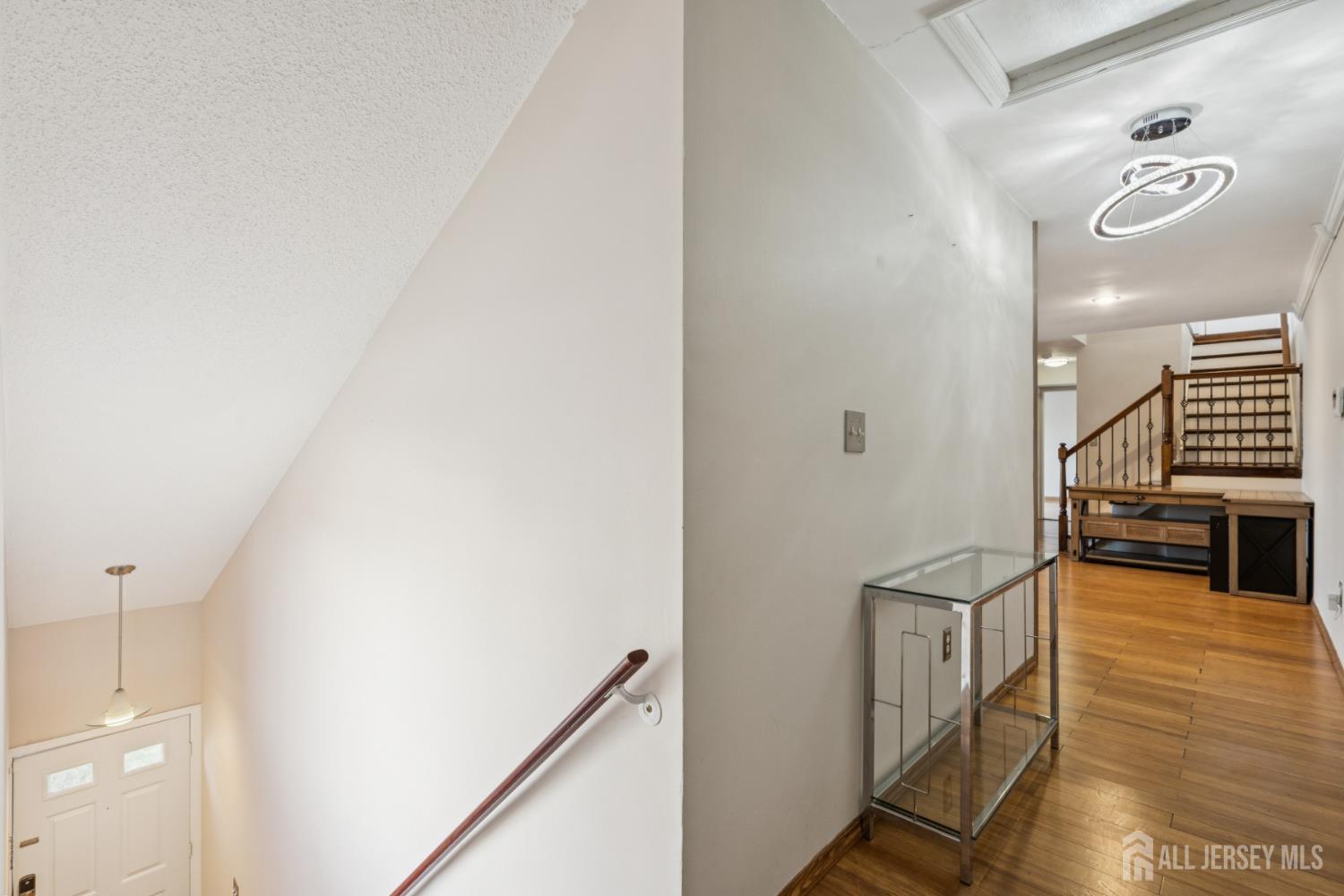 36 Farnham Square Parlin, NJ 08859 - Photo 3 of 31