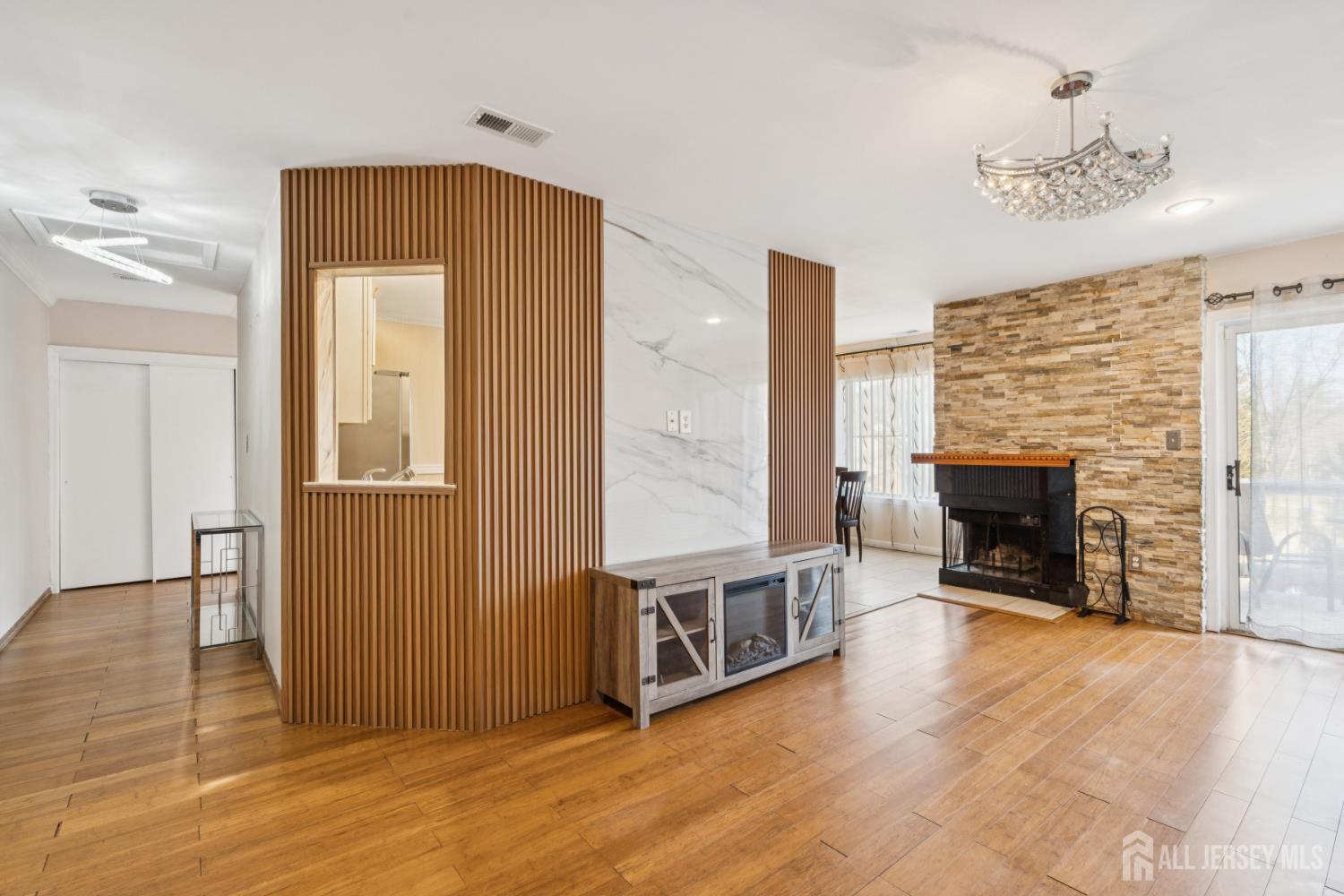 36 Farnham Square Parlin, NJ 08859 - Photo 4 of 31