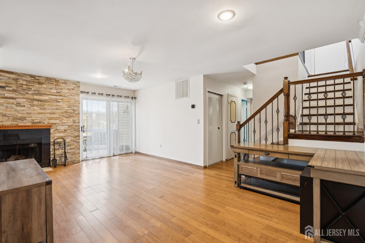 36 Farnham Square Parlin, NJ 08859 - Photo 6 of 31