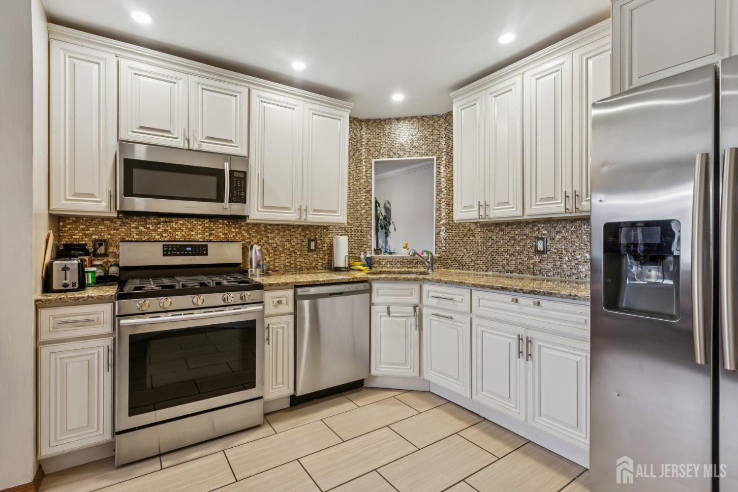 36 Farnham Square Parlin, NJ 08859 - Photo 10 of 31