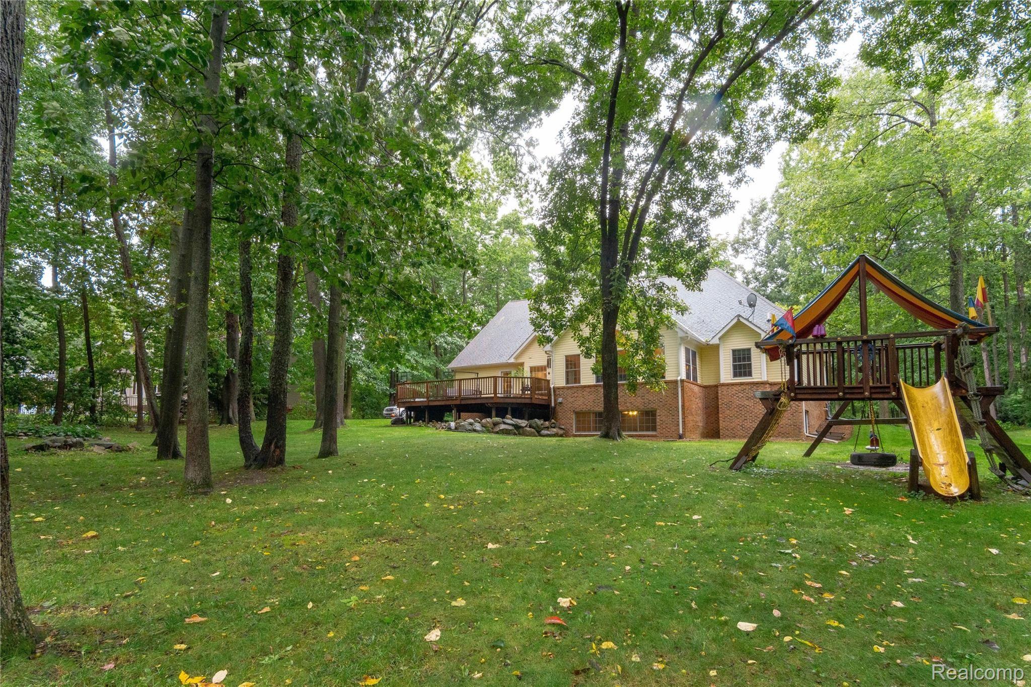1462 Thorn Ridge Drive Howell, MI 48843 - Photo 36 of 39 Exteriors (14 of 14).jpg