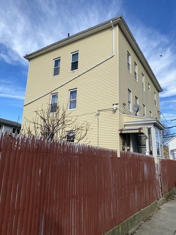 285 County Street Fall River, MA 02723 - Photo 6 of 24 Gallery Image 6