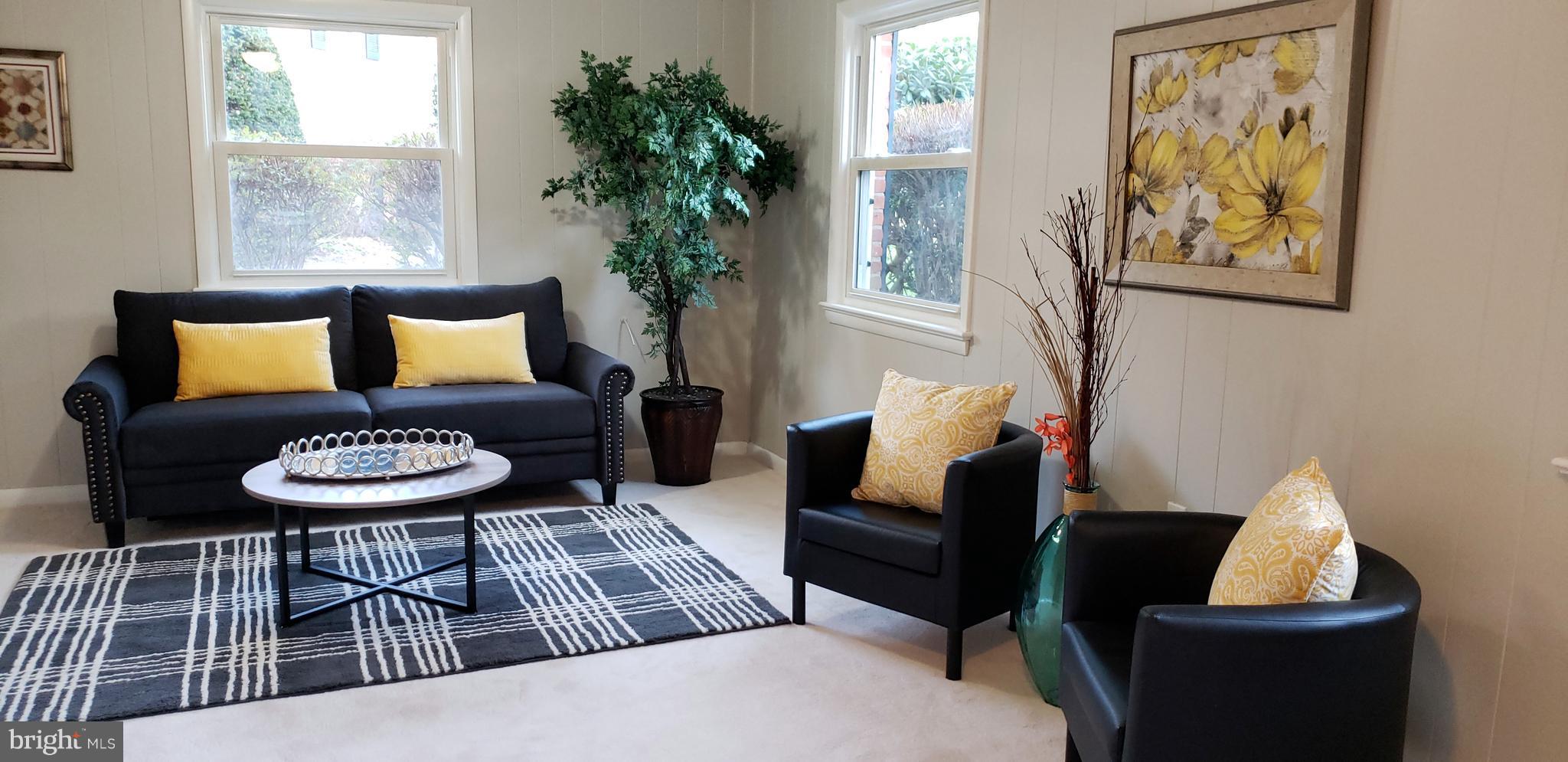 1923 Foxhall Road McLean, VA 22101 - Photo 12 of 20 Bedroom/sitting room