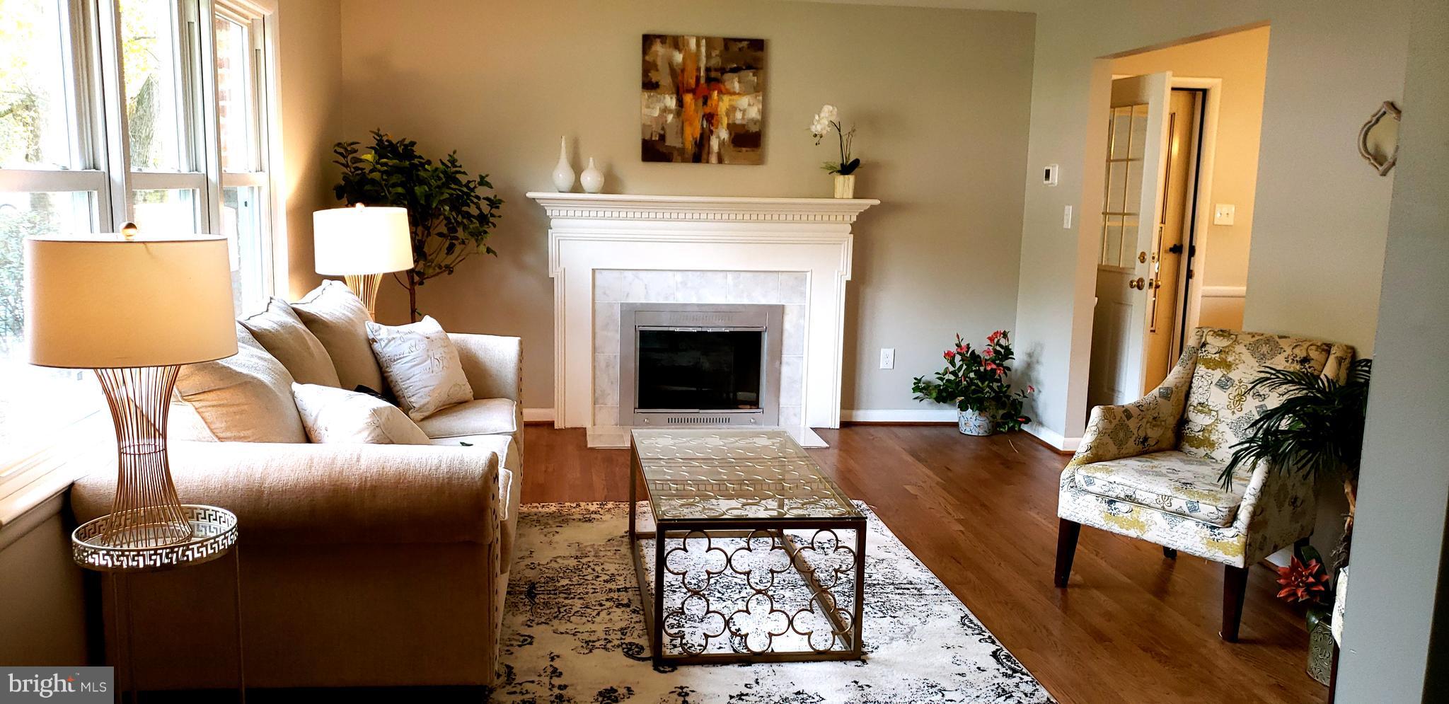 1923 Foxhall Road McLean, VA 22101 - Photo 4 of 20 Living Room