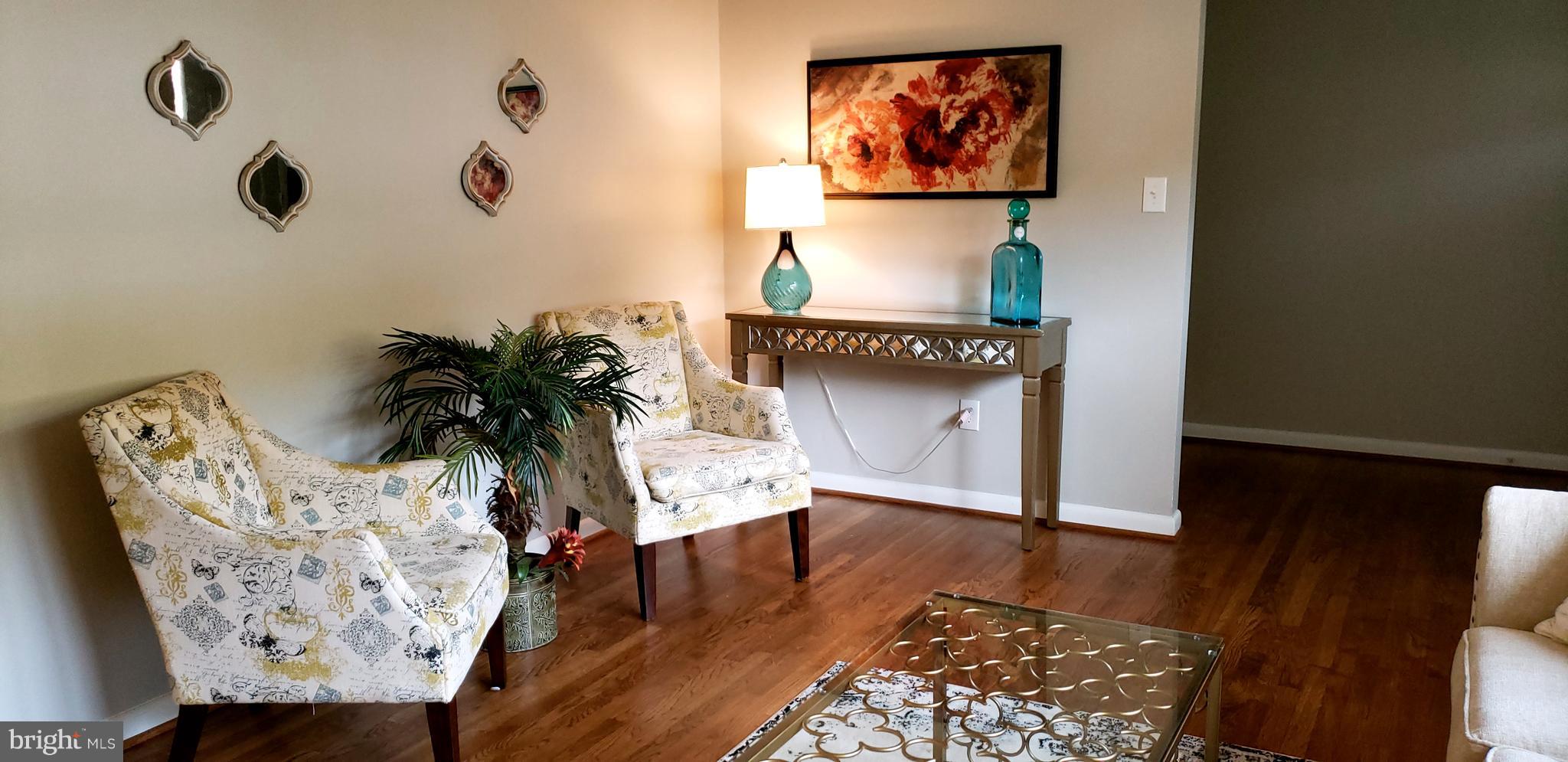 1923 Foxhall Road McLean, VA 22101 - Photo 5 of 20 Living Room