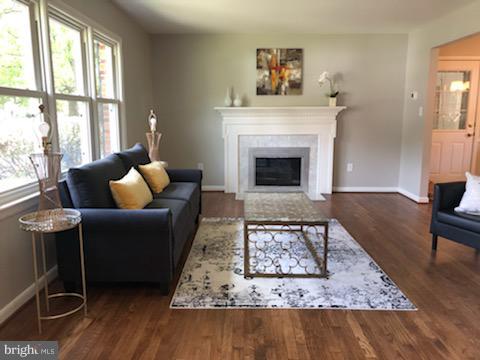 1923 Foxhall Road McLean, VA 22101 - Photo 6 of 20 Living Room