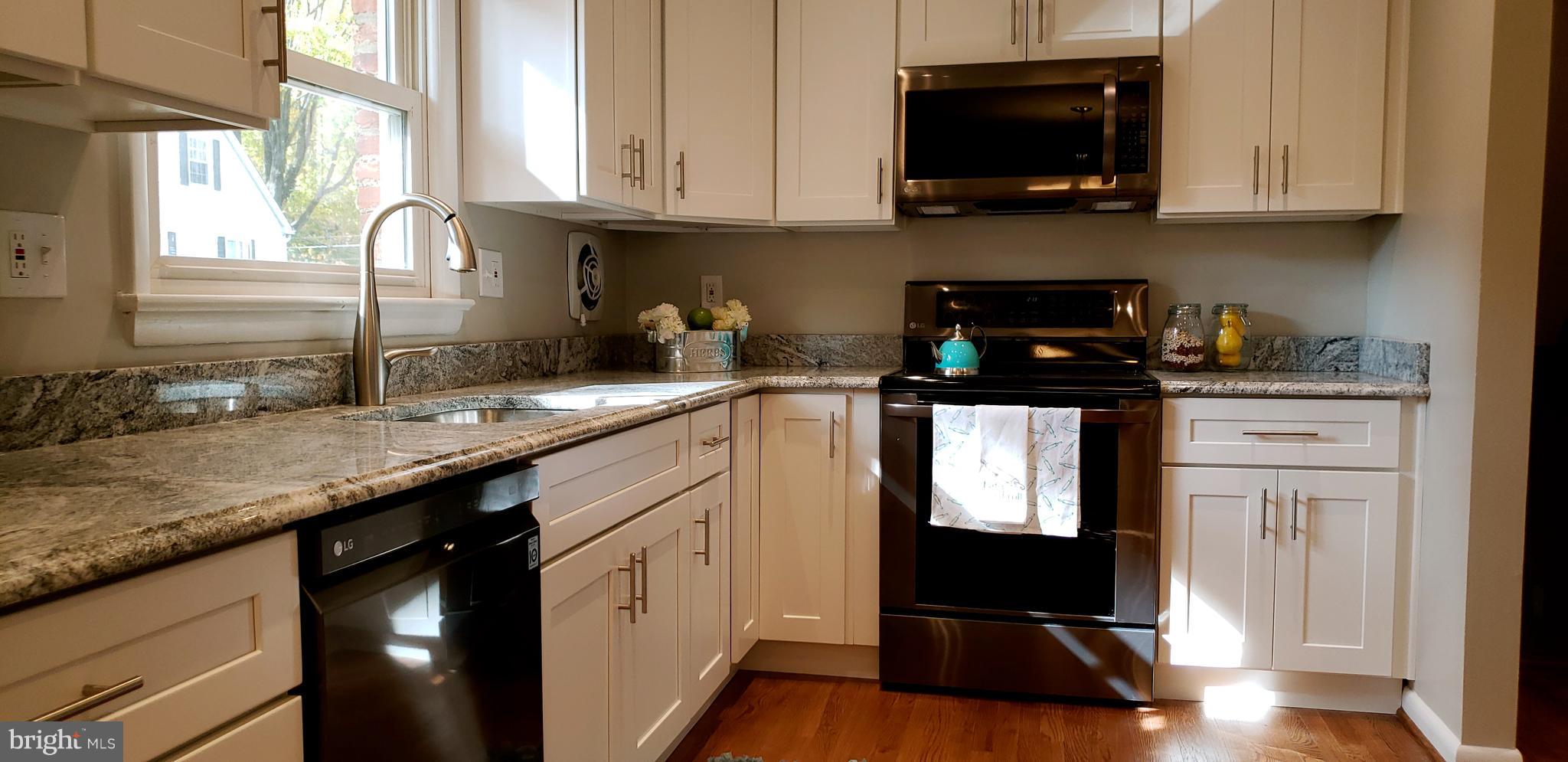 1923 Foxhall Road McLean, VA 22101 - Photo 8 of 20 Kitchen