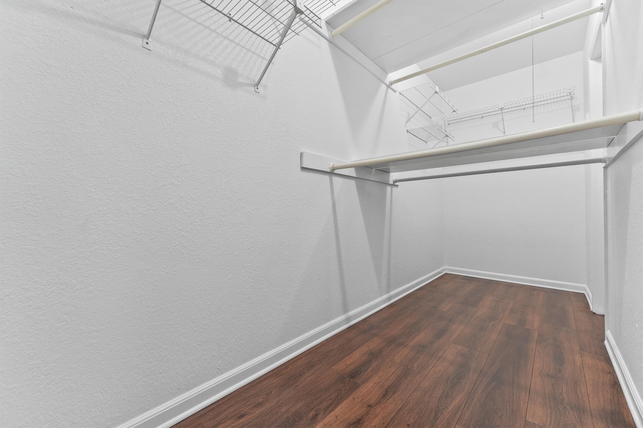 11550 Chimney Rock Road, Unit 536 Houston, TX 77035 - Photo 21 of 28 Closet in the guest bedroom