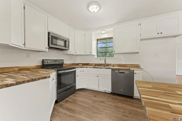 $215,000 | 7230 Linda Lee Drive, Denham Springs, LA 70706