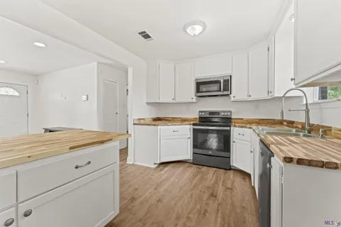 $215,000 | 7230 Linda Lee Drive, Denham Springs, LA 70706