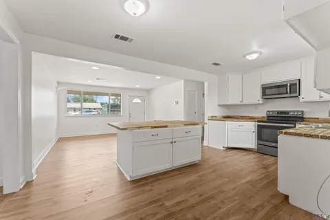 $215,000 | 7230 Linda Lee Drive, Denham Springs, LA 70706