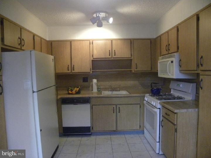 1539 Hampton Road Bensalem, PA 19020 - Photo 6 of 16 Kitchen