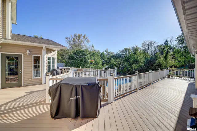 $1,199,000 | 539 34th Avenue North, Clinton, IA 52732