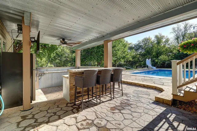 $1,199,000 | 539 34th Avenue North, Clinton, IA 52732