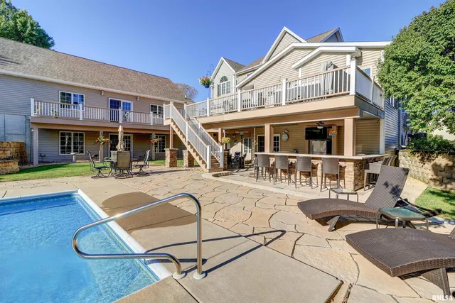 $1,199,000 | 539 34th Avenue North, Clinton, IA 52732