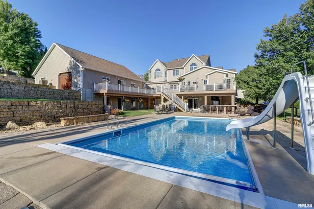 $1,199,000 | 539 34th Avenue North, Clinton, IA 52732