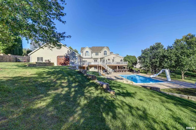 $1,199,000 | 539 34th Avenue North, Clinton, IA 52732