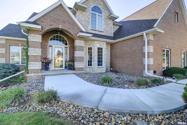 $1,199,000 | 539 34th Avenue North, Clinton, IA 52732