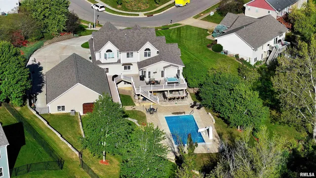 $1,199,000 | 539 34th Avenue North, Clinton, IA 52732