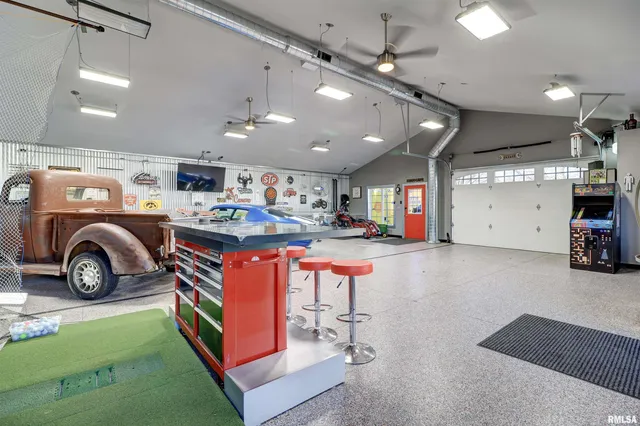 $1,199,000 | 539 34th Avenue North, Clinton, IA 52732