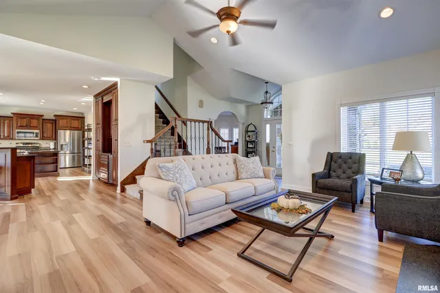 $1,199,000 | 539 34th Avenue North, Clinton, IA 52732