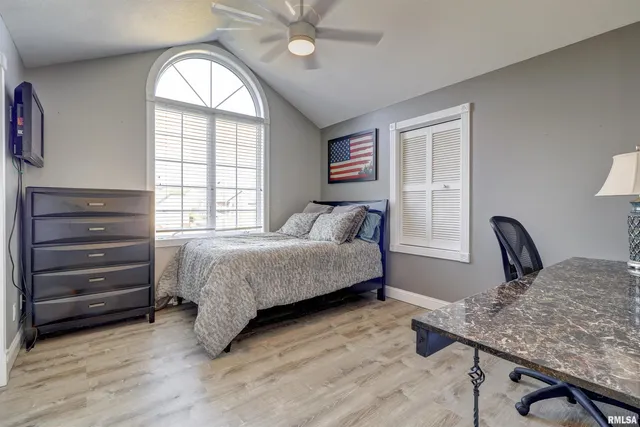 $1,199,000 | 539 34th Avenue North, Clinton, IA 52732