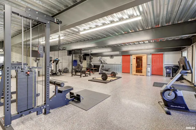 $1,199,000 | 539 34th Avenue North, Clinton, IA 52732