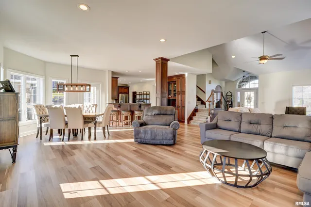 $1,199,000 | 539 34th Avenue North, Clinton, IA 52732