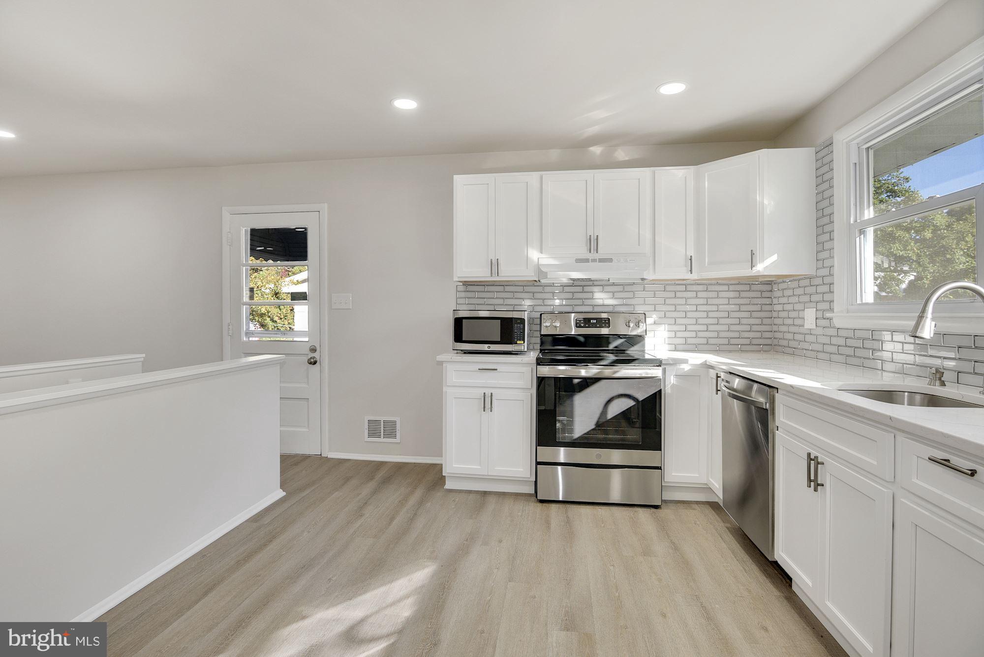 6231 Commons Road Baltimore, MD 21237 - Photo 5 of 36