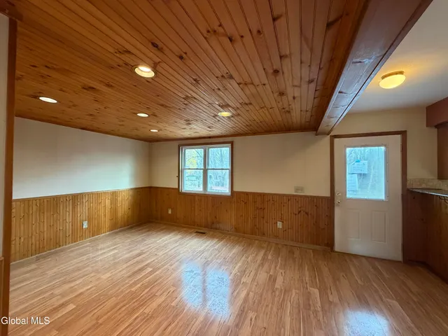 $250,000 | 42 Hackett Street, Bethlehem, NY 12158