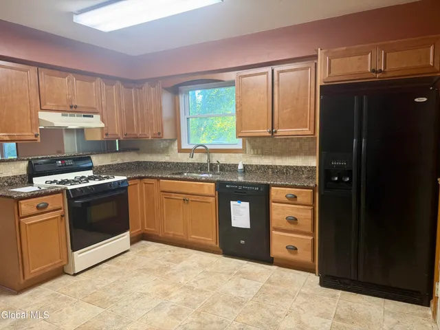 $250,000 | 42 Hackett Street, Bethlehem, NY 12158