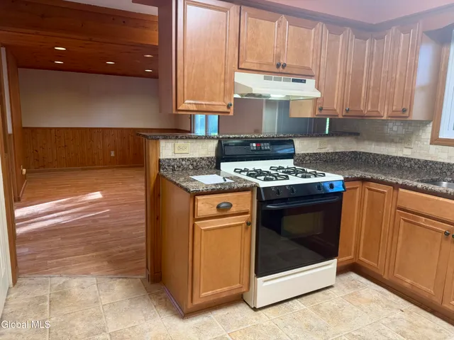 $250,000 | 42 Hackett Street, Bethlehem, NY 12158