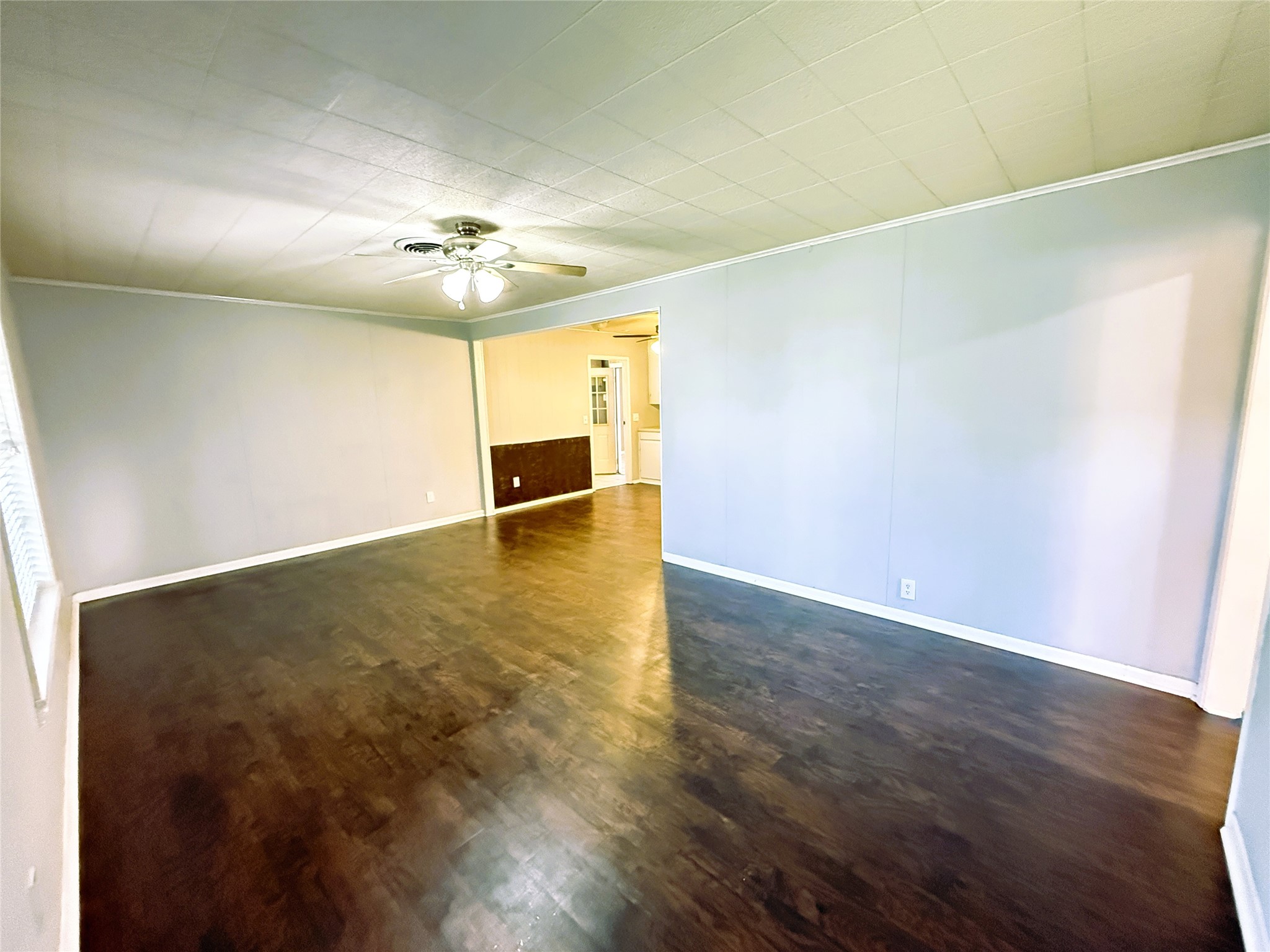 1608 Michael Street El Campo, TX 77437 - Photo 3 of 24 Living Room