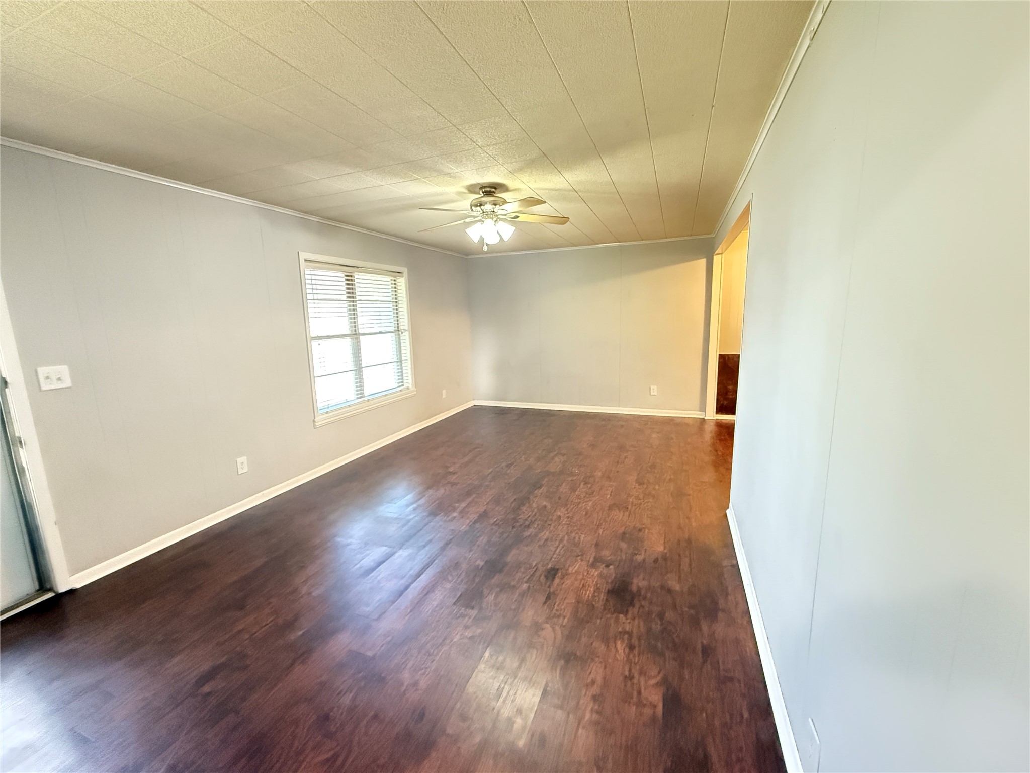 1608 Michael Street El Campo, TX 77437 - Photo 5 of 24 Living Room