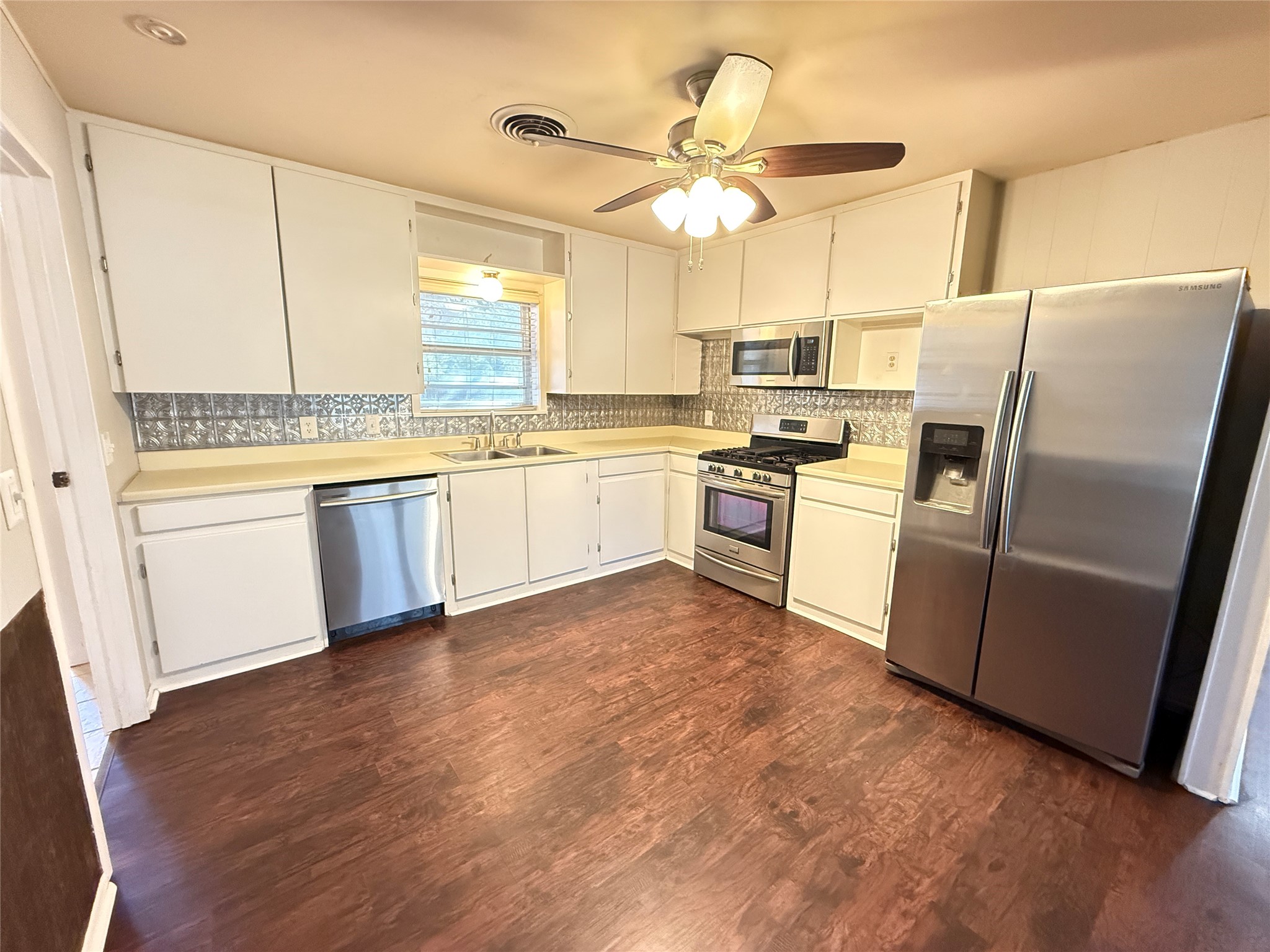 1608 Michael Street El Campo, TX 77437 - Photo 8 of 24 Kitchen