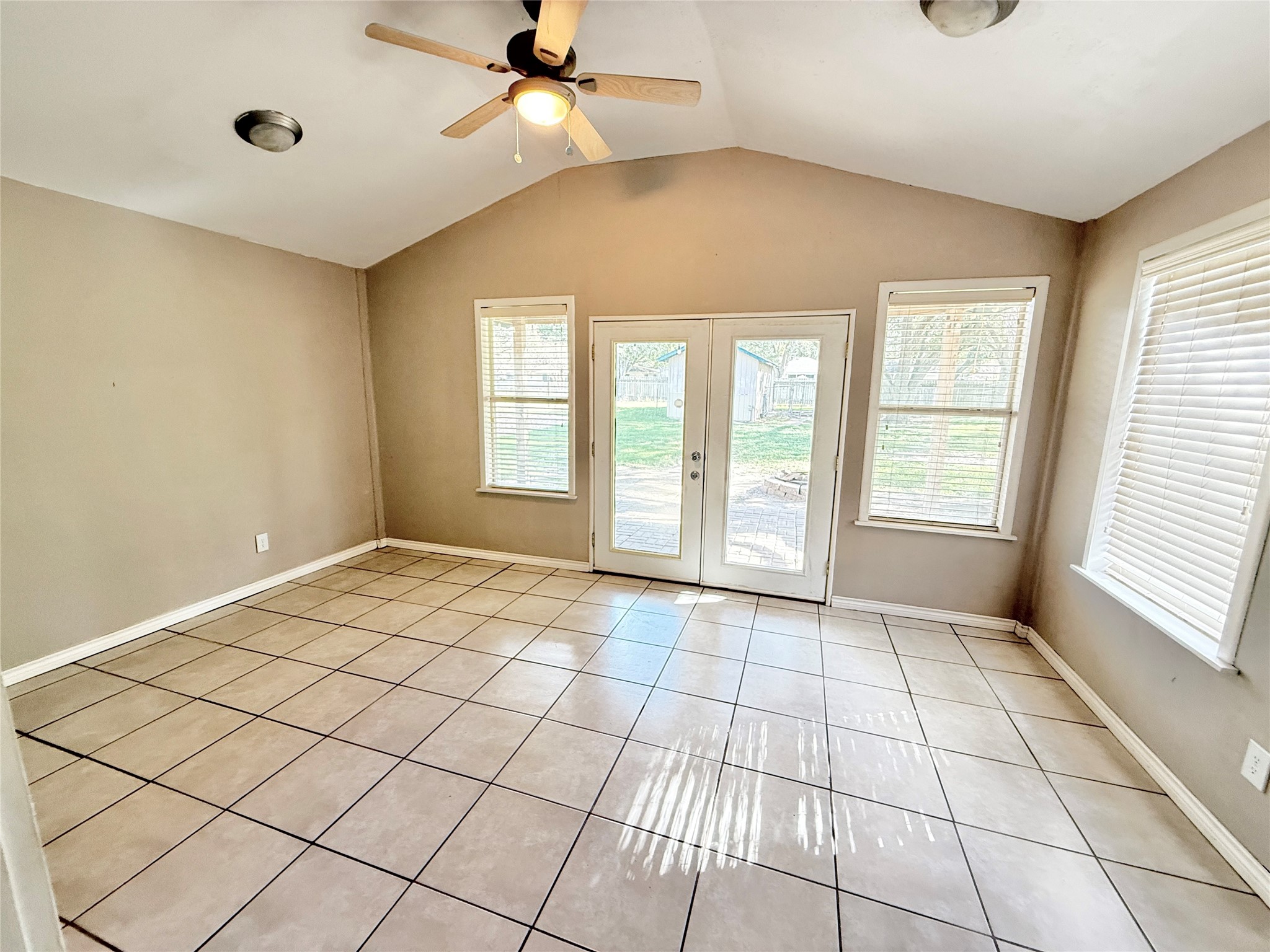 1608 Michael Street El Campo, TX 77437 - Photo 9 of 24 Sunroom or Den