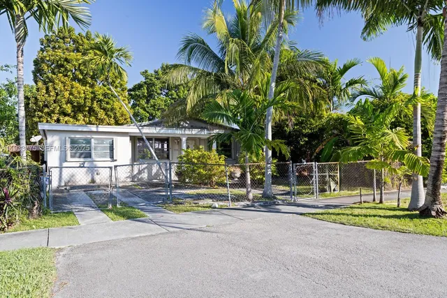 $500,000 | 7515 Southwest 32nd Street, Miami, FL 33155